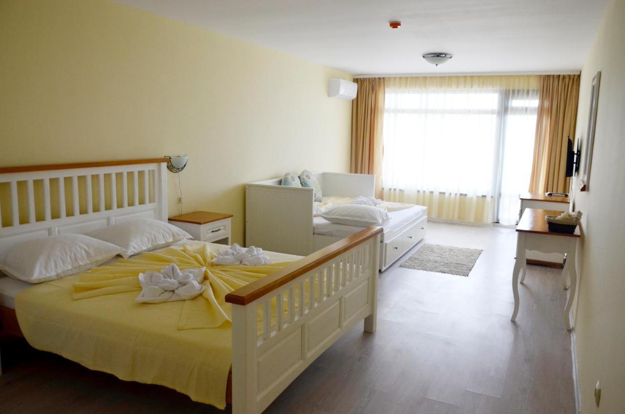 Ashram Hotel Primorsko Dış mekan fotoğraf